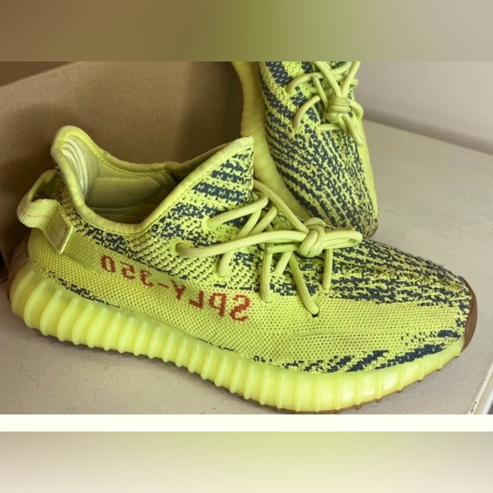 YEEZY Boost 350 V2 Semi-Frozen-Yellow & Black size 7.5